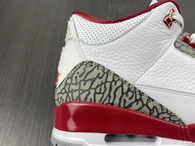 1st Kicks Jordan 3 CT8532-126 Red Cardinal Retro 0715